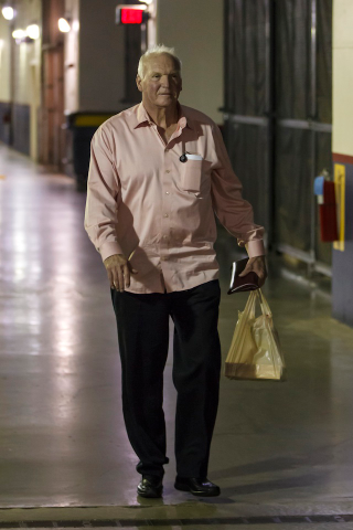 Illustration for article titled Charlie Manuel Takes His Shorti Hoagie And Walks Off Into The Sunset